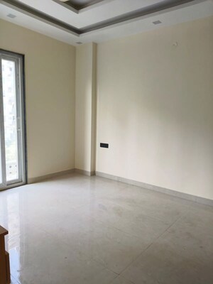 Room in 2 BHK Apartment at Signature The Millennia 3, Sector 37d – for Rent