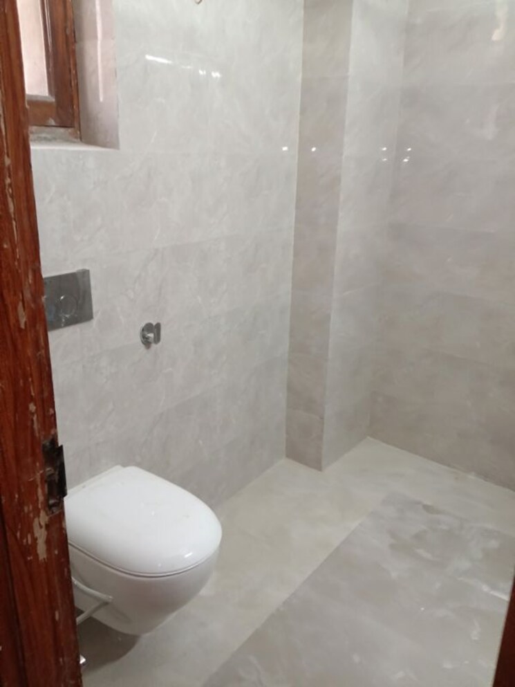 Bathroom, rwa-apartments-sector-26 3 Bedroom 2501 Sq.Ft. Apartment In Sector 26 Noida 9788146