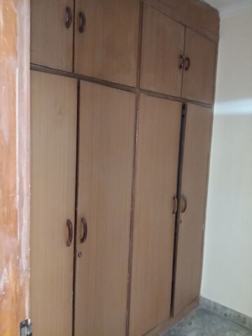 Furnished Amenities in 3 BHK Apartment at RWA Apartments Sector 26, Sector 26 – for Rent