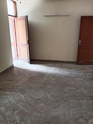 Room in 3 BHK Apartment at RWA Apartments Sector 26, Sector 26 – for Rent