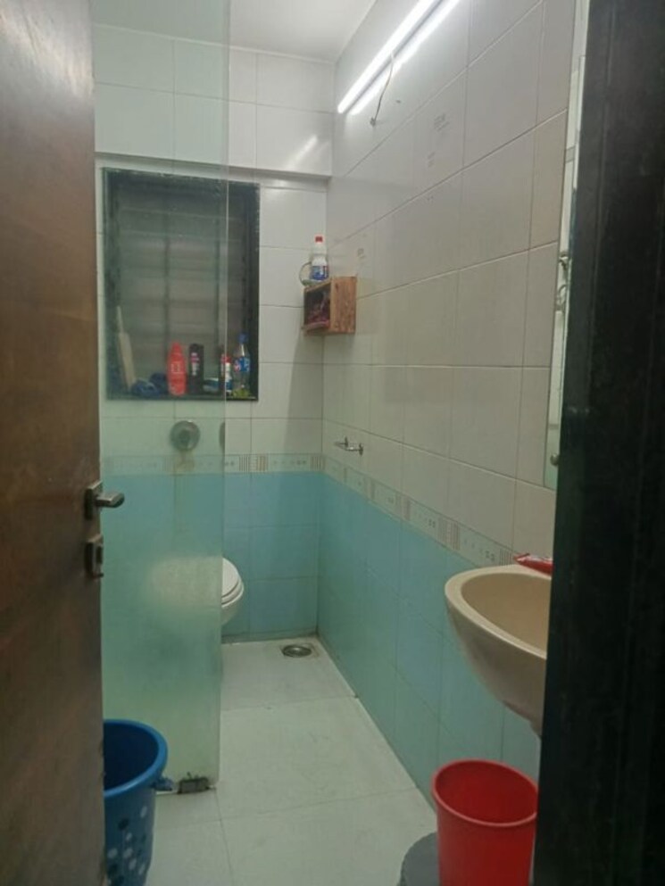 Bathroom, bhoj-bhavan 2 Bedroom 1001 Sq.Ft. Apartment In Chembur Mumbai 9788133