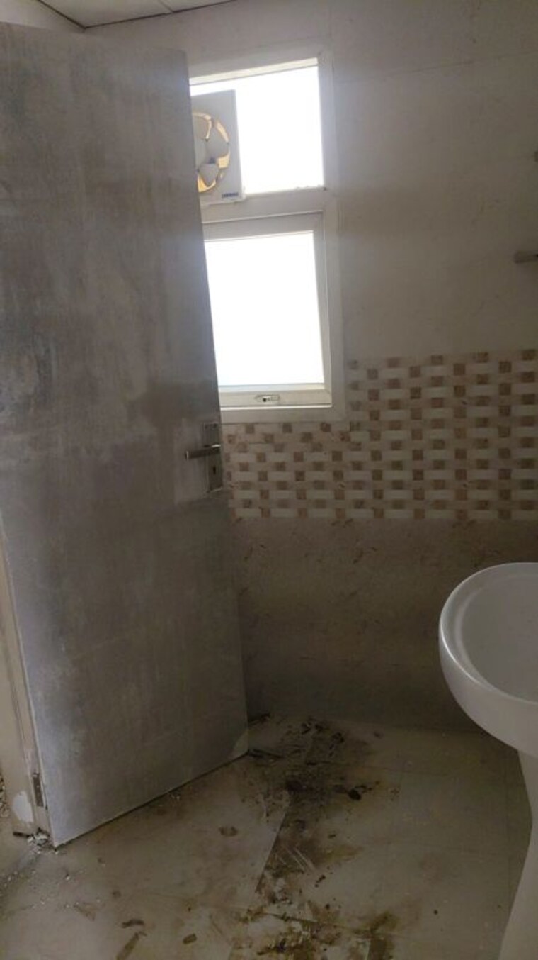 Bathroom, gaur-city-2-14th-avenue 2 Bedroom 955 Sq.Ft. Apartment In Sector 16c Greater Noida Greater Noida 9788177