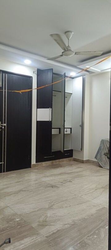 Building Lobby in 3 BHK Builder Floor at Shreshtha Vihar – for Sale