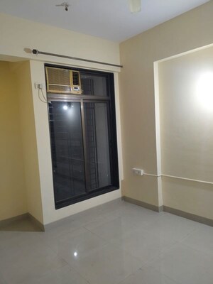 Room in 2 BHK Apartment at Lodha Iris, Majiwada – for Rent