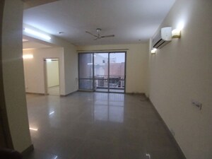 Room in 3 BHK Apartment at Pioneer Park Phase 1, Sector 61 – for Rent