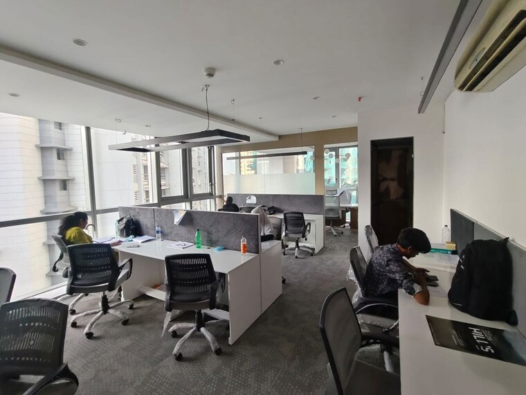 Team Area, wadhwa-the-gateway Commercial Office Space 700 Sq.Ft. In Mulund West Mumbai 9788221