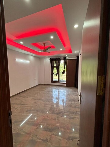 Bedroom in 3.5 BHK Builder Floor at Ardee City, Sector 52 – for Rent