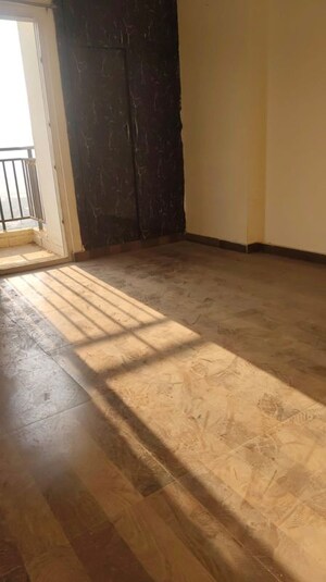 Room in 2 BHK Apartment at Amrapali Pan Oasis, Sector 70 – for Sale