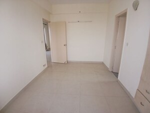 Room in 2 BHK Apartment at DLF Regency Park I, Dlf Phase iv – for Rent