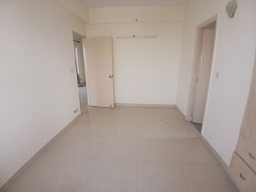 Room in 2 BHK Apartment at DLF Regency Park I, Dlf Phase iv – for Rent