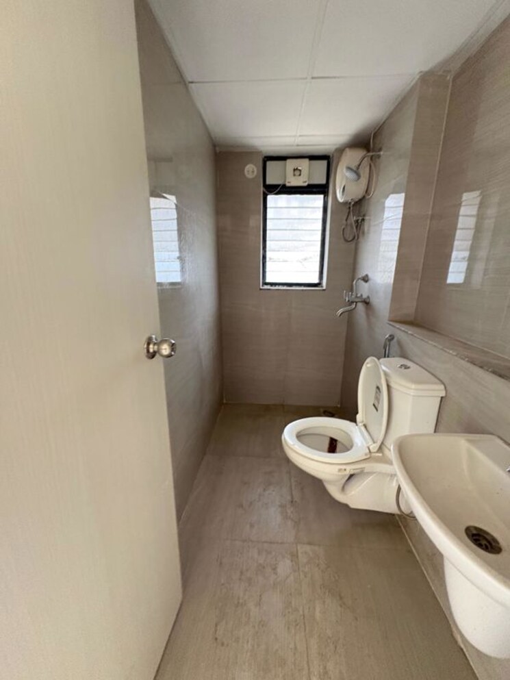 Bathroom, runwal-gardens-phase-i 3 Bedroom 904 Sq.Ft. Apartment In Dombivli East Thane 9788262