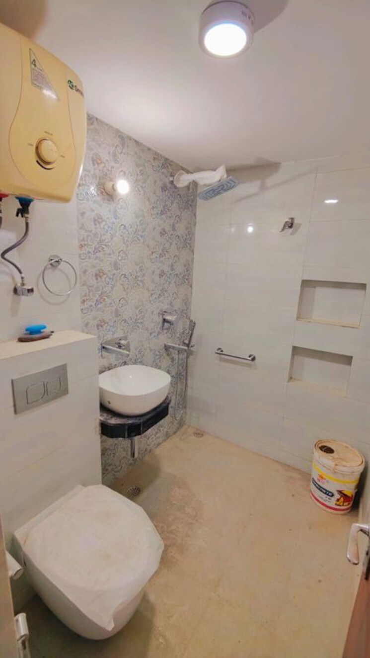 Bathroom, sector 23 dwarka 3 Bedroom 1500 Sq.Ft. Apartment In Sector 23 Dwarka Delhi 9788265