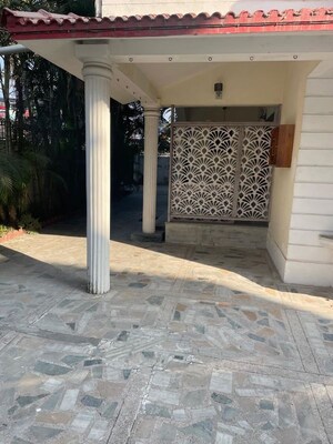 Parking in 6 BHK Independent House at Dalanwala – for Rent