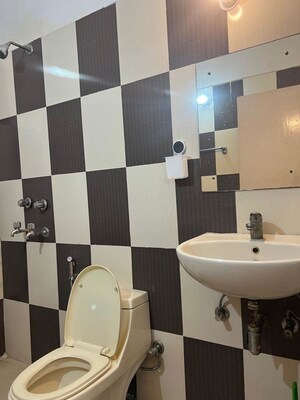 Team Area in 2 BHK Builder Floor at Ansal Royale Casa, Sector 55 – for Rent