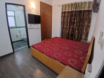Bedroom in 2 BHK Apartment at DLF Regency Park I, Dlf Phase iv – for Rent