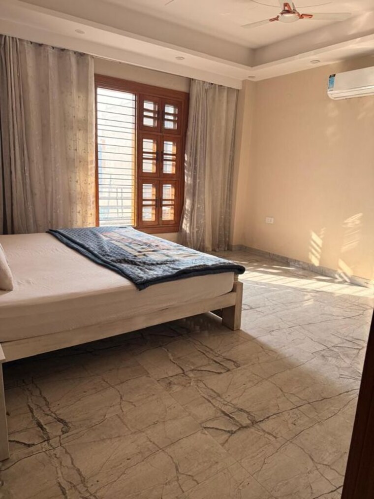 Bedroom, sushant-lok-2 3 Bedroom 204 Sq.Yd. Builder Floor In Sector 57 Gurgaon 9788289