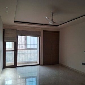Room in 4 BHK Builder Floor at Panchsheel Park – for Rent