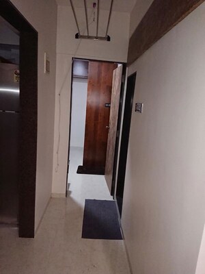 Room in 1 BHK Apartment at Yash Laxman Niwas, Malad West – for Rent