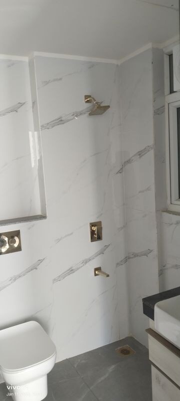 Bathroom in 3 BHK Builder Floor at Smart World Orchard, Sector 61 – for Rent