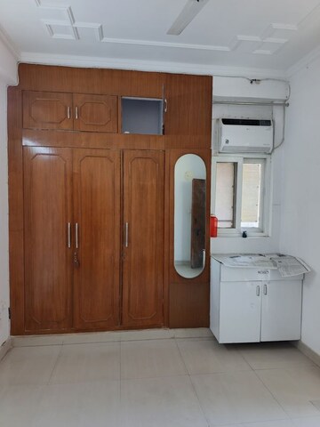 Furnished Amenities in 3 BHK Apartment at Sector 22 Dwarka – for Rent