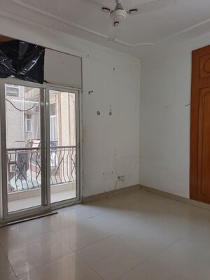 Room in 3 BHK Apartment at Sector 22 Dwarka – for Rent