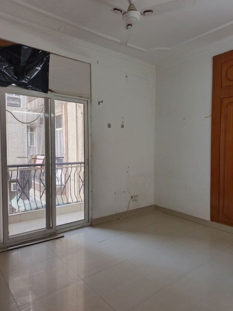 Room, sector 22 dwarka 3 Bedroom 1500 Sq.Ft. Apartment In Sector 22 Dwarka Delhi 9788334