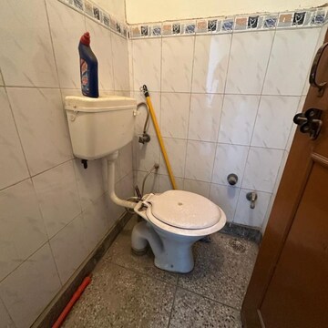 Bathroom in 2 BHK Builder Floor at Katwaria Sarai – for Rent