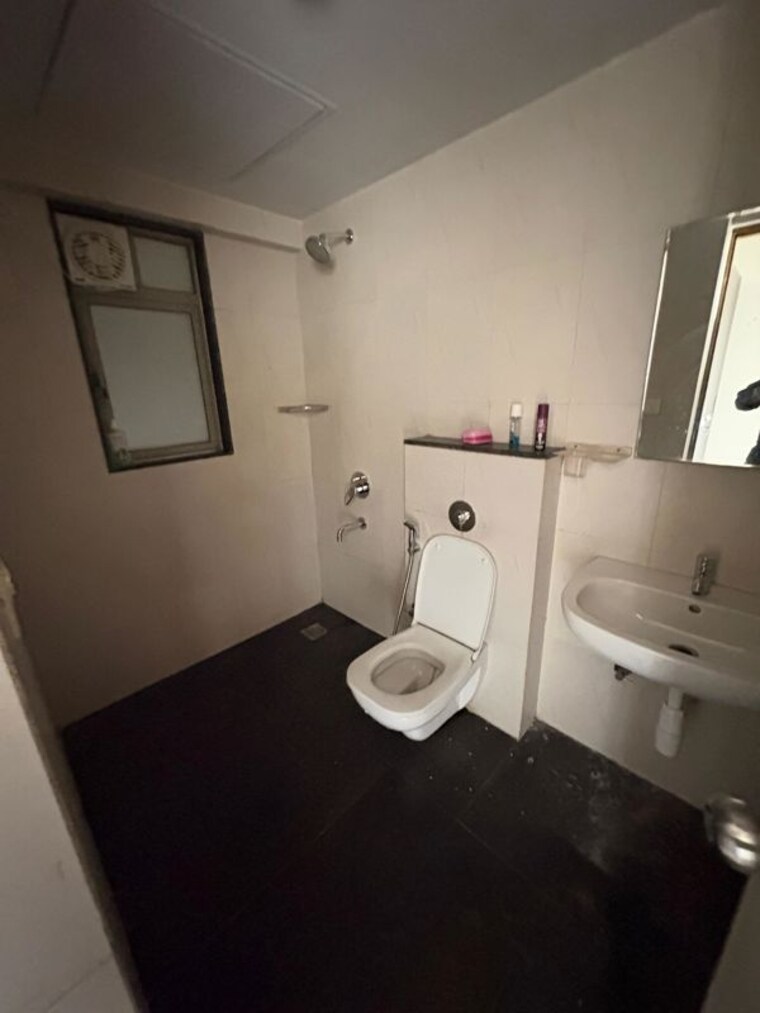 Bathroom, lodha-palava-exotica 2 Bedroom 960 Sq.Ft. Apartment In Dombivli East Thane 9788350