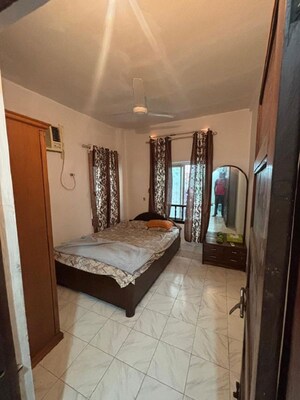 Bedroom in 1 BHK Apartment at Bandra West – for Rent