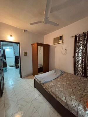 Bedroom in 1 BHK Apartment at Bandra West – for Rent