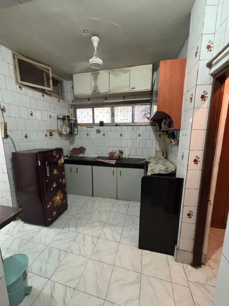 Kitchen, bandra west 1 Bedroom 500 Sq.Ft. Apartment In Bandra West Mumbai 9788364