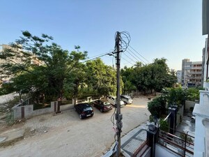 2 BHK Builder Floor – Garden View at Ardee City, Sector 52 - for Rent