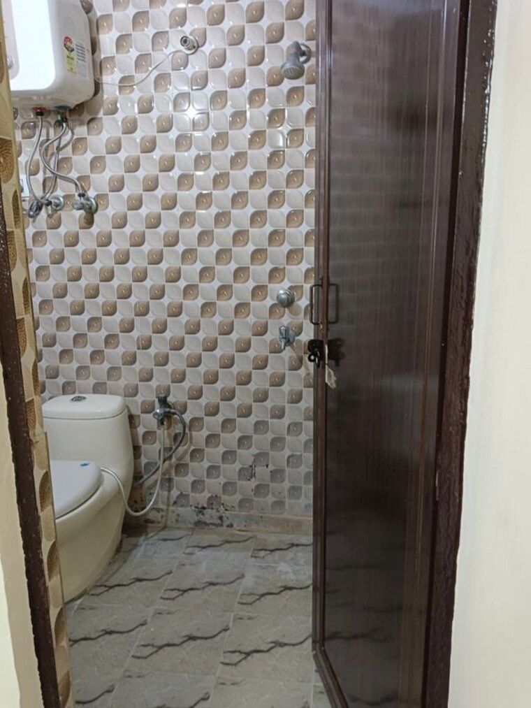 Bathroom, dayanand colony 1 Bedroom 545 Sq.Ft. Builder Floor In Dayanand Colony Delhi 9788399