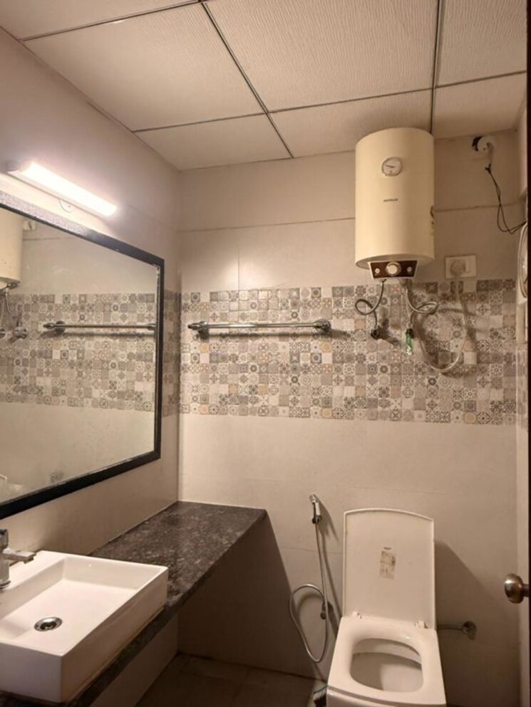 Room, paramount-golfforeste 1 Bedroom 435 Sq.Ft. Apartment In Zeta I Greater Noida Greater Noida 9788448