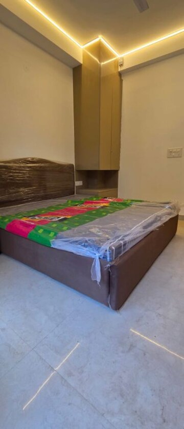 Bedroom in 2 BHK Builder Floor at Central Park I, Sector 42 – for Rent