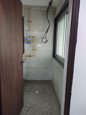 Bathroom in 1 BHK Apartment at Sector 7 Dwarka – for Rent