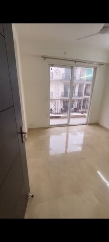 Room in 3 BHK Apartment at Signature Global Park 4 and 5, Sohna Sector 36 – for Rent