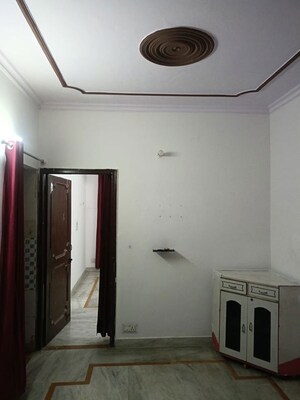 Room in 1 BHK Independent House at Sushant Lok I – for Rent
