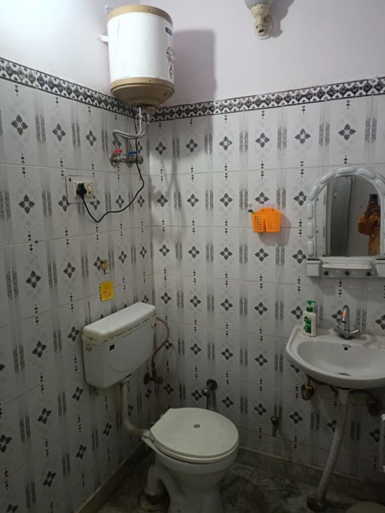 Bathroom, sushant lok i 1 Bedroom 60 Sq.Yd. Independent House In Sushant Lok I Gurgaon 9788456