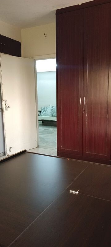 Room in 2.5 BHK Apartment at Savera CHS Andheri, Andheri West – for Rent