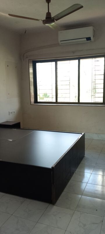 Room in 2.5 BHK Apartment at Savera CHS Andheri, Andheri West – for Rent
