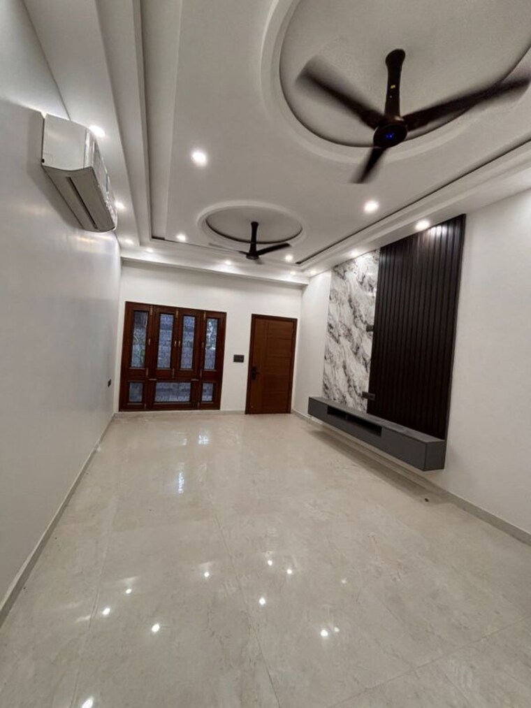 Room, rajouri garden 3 Bedroom 1800 Sq.Ft. Builder Floor In Rajouri Garden Delhi 9788504