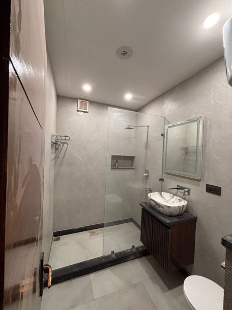 Bathroom, rajouri garden 3 Bedroom 1800 Sq.Ft. Builder Floor In Rajouri Garden Delhi 9788504