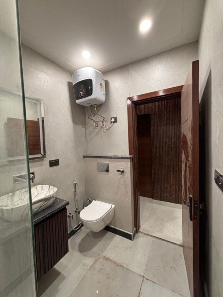 Bathroom, rajouri garden 3 Bedroom 1800 Sq.Ft. Builder Floor In Rajouri Garden Delhi 9788504