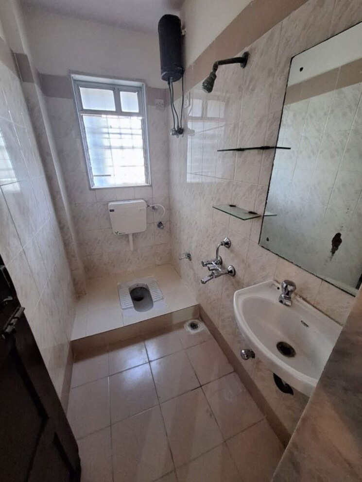 Bathroom, dheeraj-valley 1 Bedroom 600 Sq.Ft. Apartment In Goregaon East Mumbai 9766184
