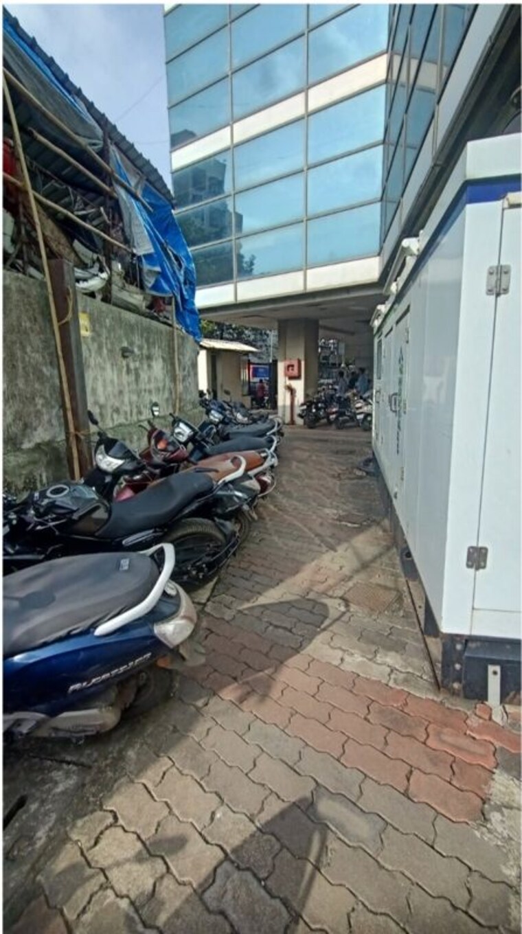  Parking, andheri east Commercial Office Space 18972 Sq.Ft. In Andheri East Mumbai 9788508
