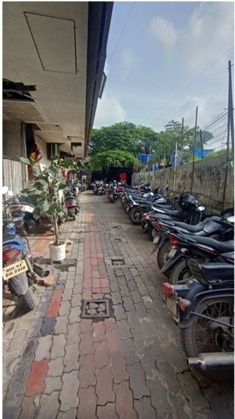  Parking, andheri east Commercial Office Space 18972 Sq.Ft. In Andheri East Mumbai 9788508
