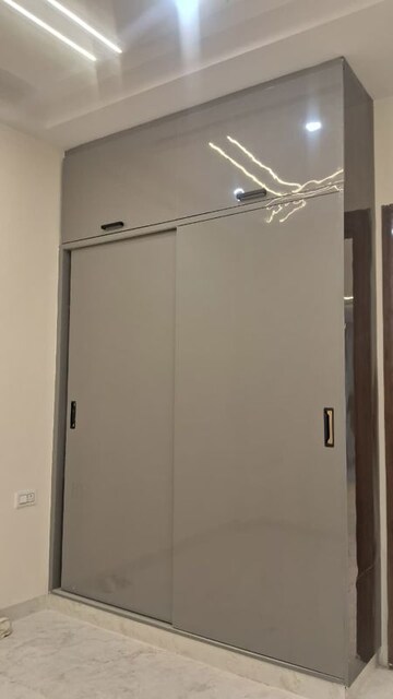 Furnished Amenities in 2 BHK Builder Floor at Subhash Nagar – for Rent