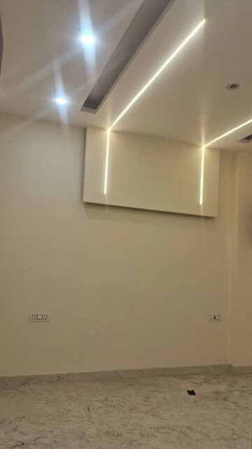 Room in 2 BHK Builder Floor at Subhash Nagar – for Rent