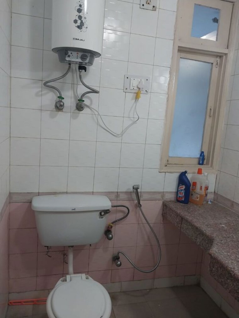 Bathroom, sector 18 dwarka 3 Bedroom 1500 Sq.Ft. Apartment In Sector 18 Dwarka Delhi 9788519